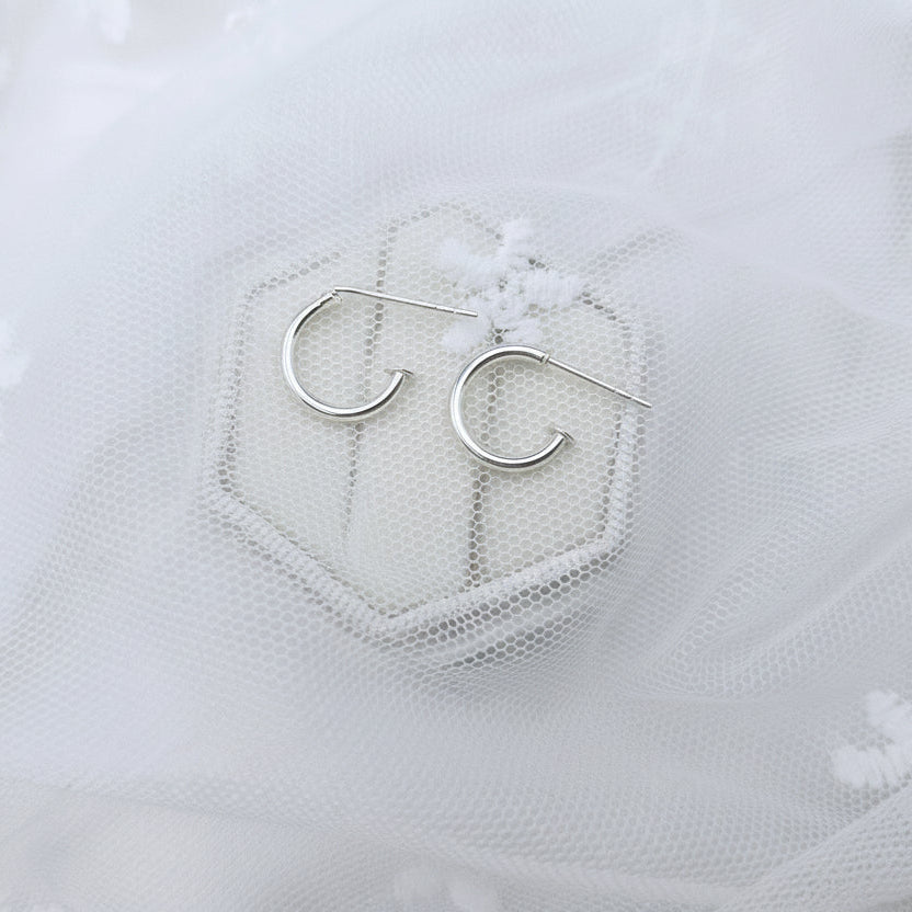 Pretty Woman Hoop Earrings