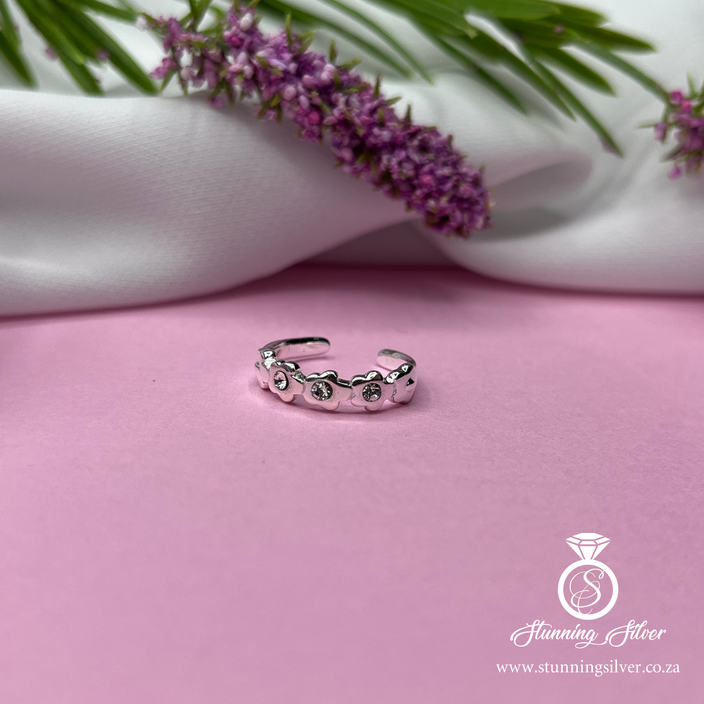 White Cubic Flower Toe Ring