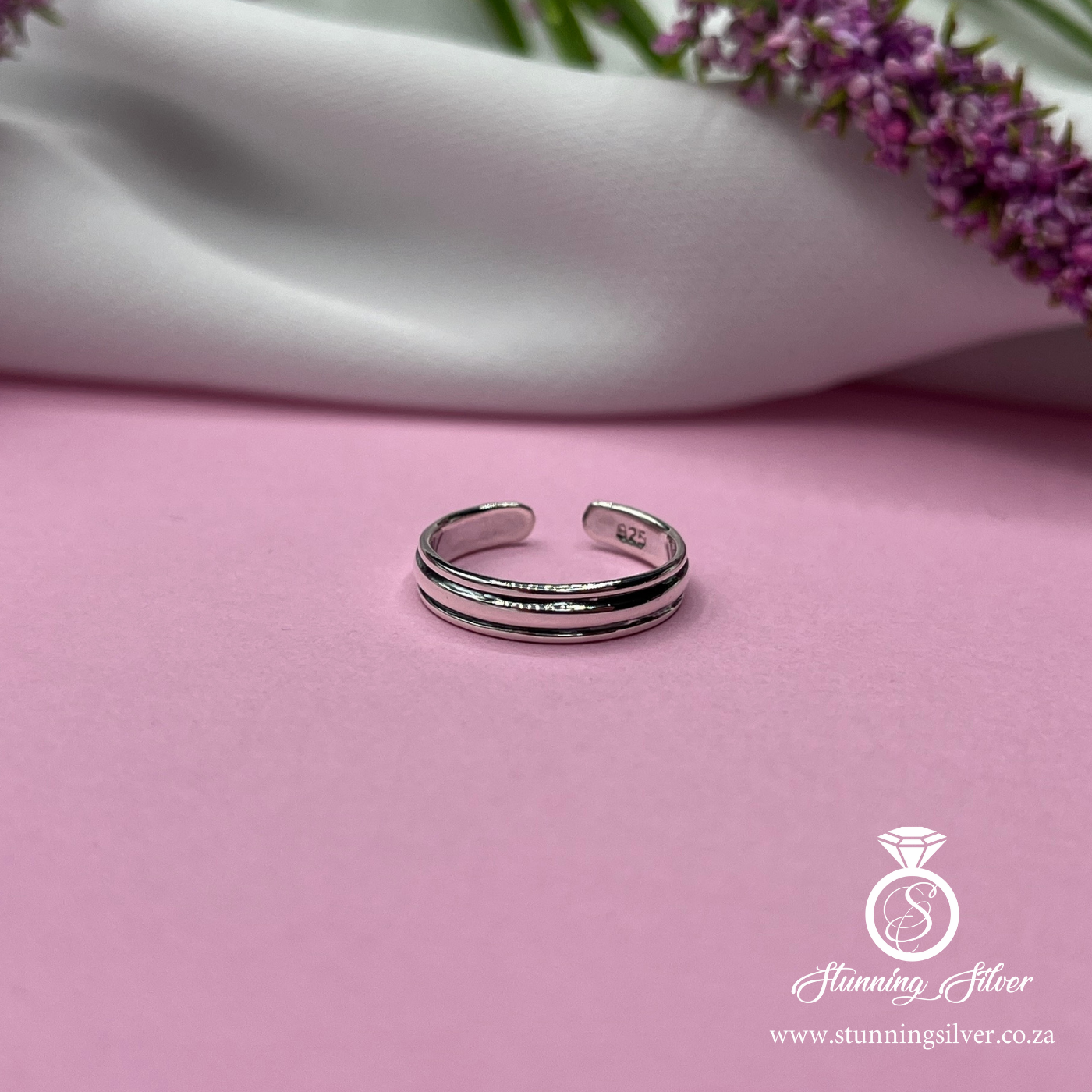 Thin Black Lined Toe Ring