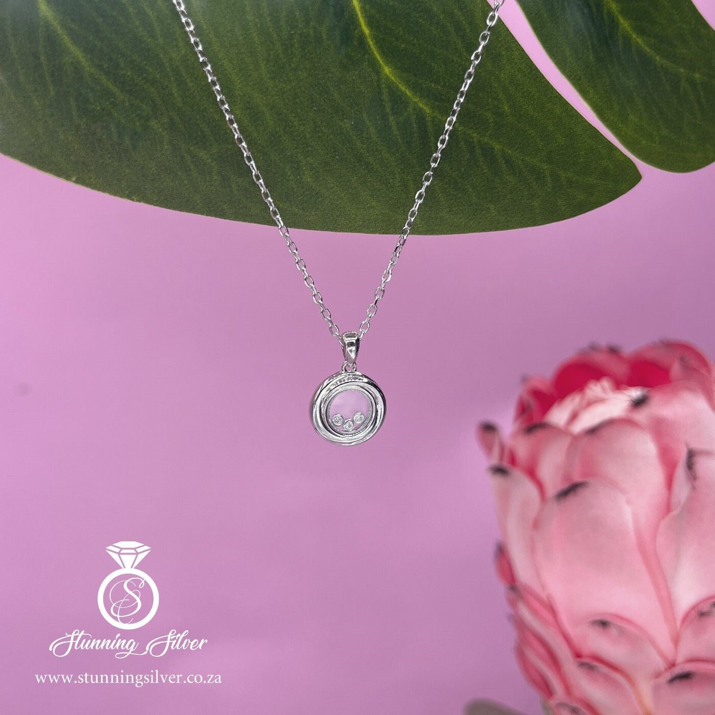 Circle with Cubics in Necklace