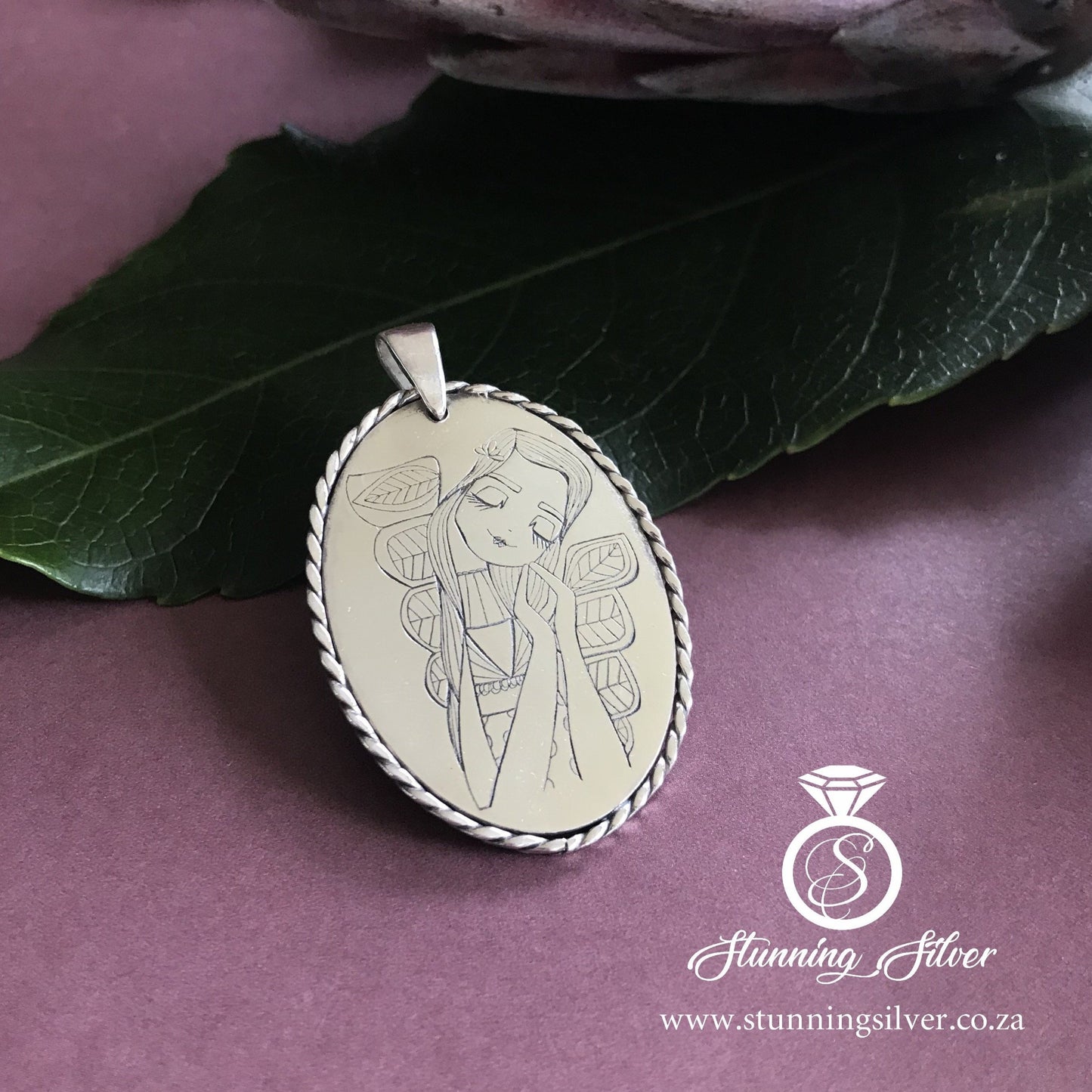 Angel of Hope Twisted Border Pendant