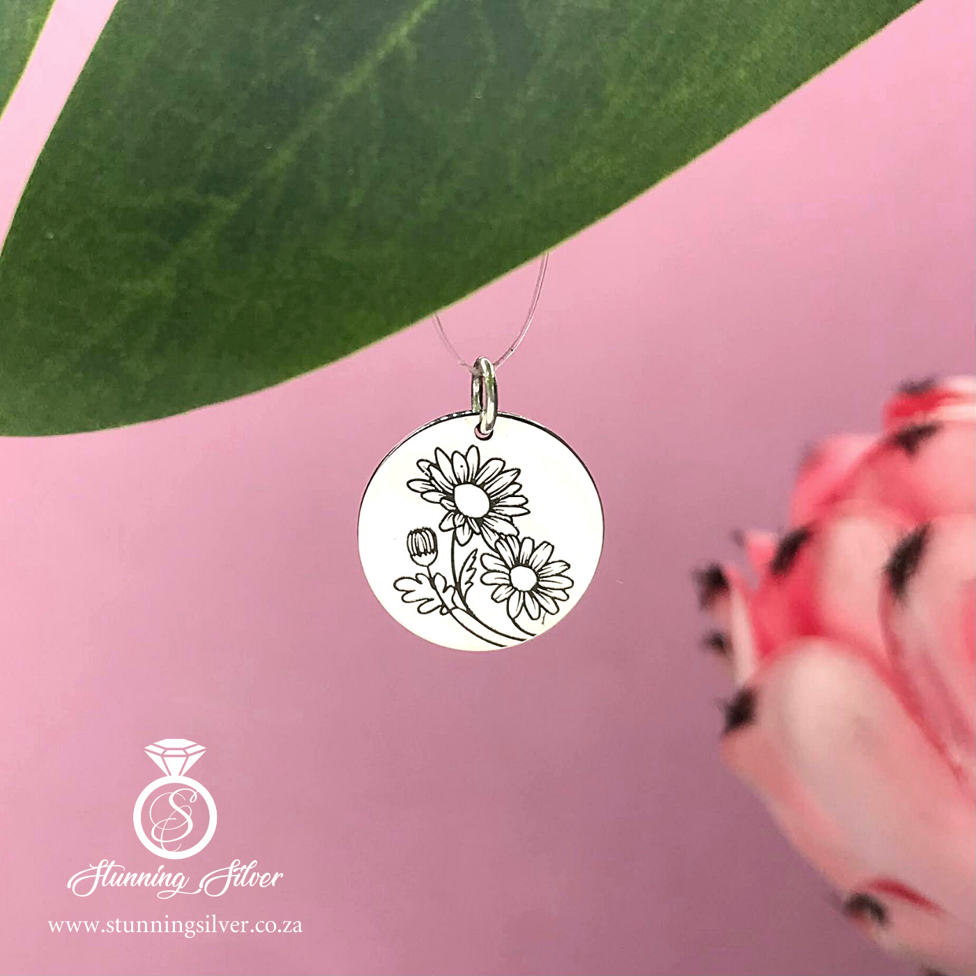 April Birth Flower - Daisy Pendant