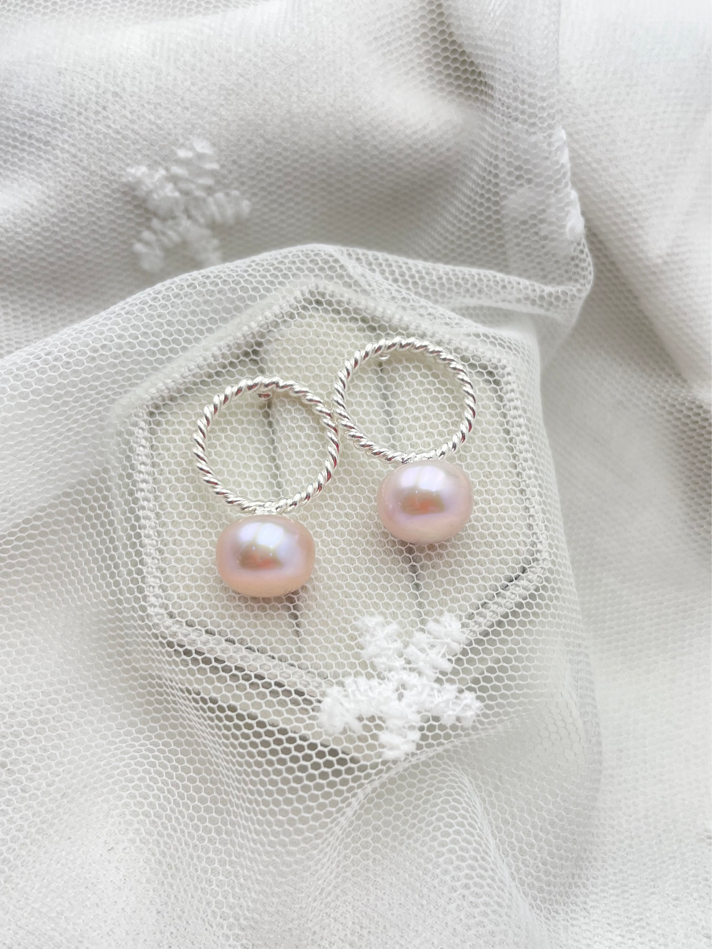 Twisted Hoop Earrings with Peach Pearl Top