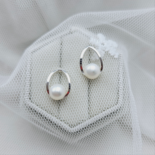 Teardrop Pearl Hanging Earrings