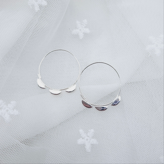 Thin Hoop Earrings with Lobes