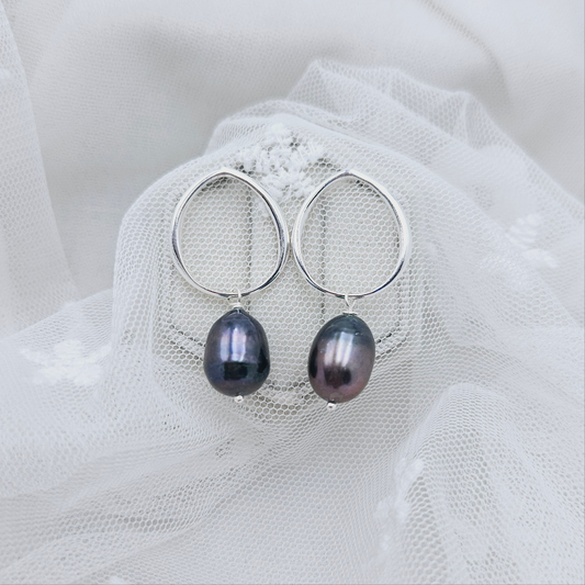 Dark Pearl on Circle Stud Earrings